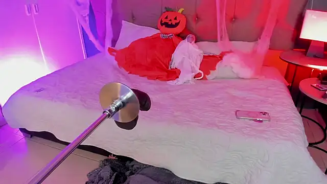 Karol Pagee online show from October 24, 4:00 am