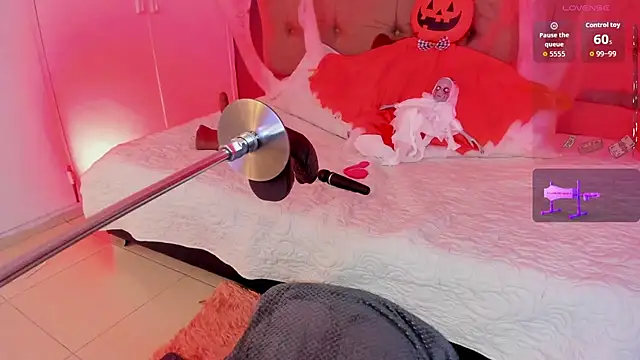 Karol Pagee online show from October 17, 4:05 am