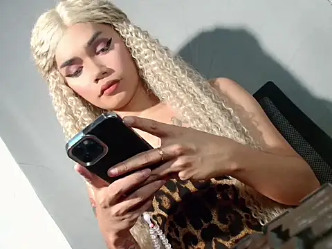 hugecockbabe online show from March 30, 4:52 pm