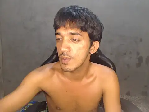 Snapshot of RowyCam chatting on December 5, 9:52 am RowyCam online show from December 5, 9:52 am