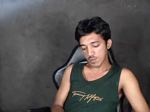 Snapshot of RowyCam chatting on November 23, 6:45 am RowyCam online show from November 23, 6:45 am