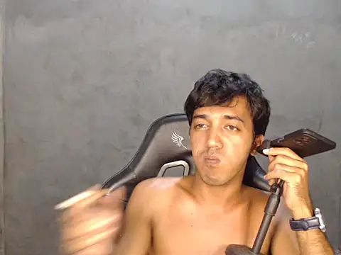 Snapshot of RowyCam chatting on December 1, 8:04 am RowyCam online show from December 1, 8:04 am