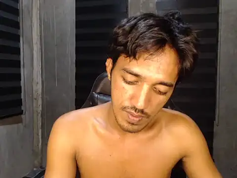 Snapshot of RowyCam chatting on December 16, 3:38 pm RowyCam online show from December 16, 3:38 pm