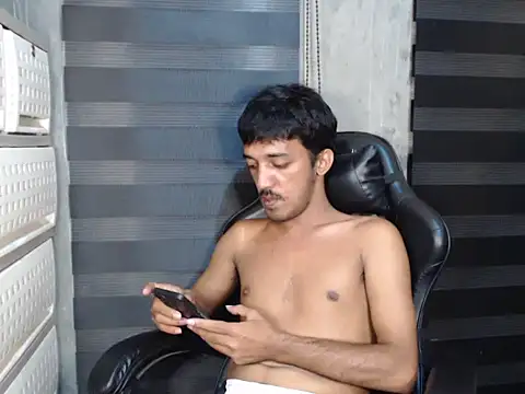 Snapshot of RowyCam chatting on November 5, 11:46 am RowyCam online show from November 5, 11:46 am