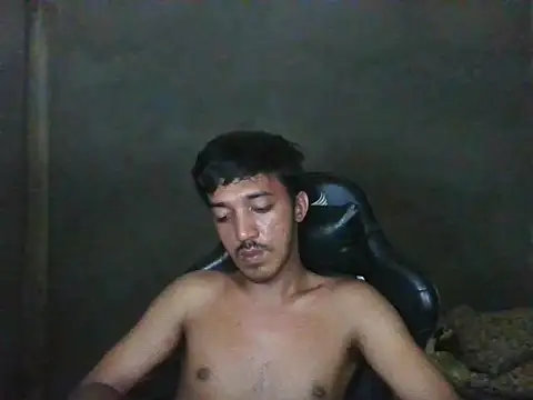 Snapshot of RowyCam chatting on October 29, 3:38 am RowyCam online show from October 29, 3:38 am