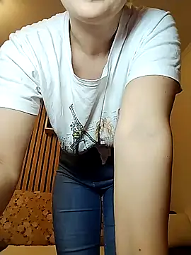 Snapshot of Mayaaaaaa_ chatting on December 5, 7:40 am Mayaaaaaa online show from December 5, 7:40 am