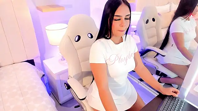 Snapshot of manyaa_ chatting on December 18, 7:50 pm manyaa online show from December 18, 7:50 pm