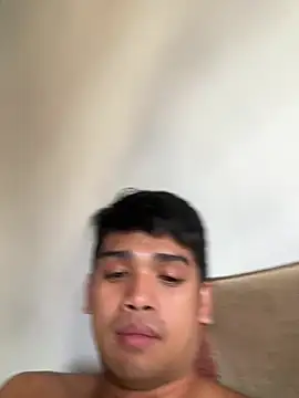 iampinoy19 online show from April 5, 7:59 am