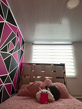 Melissa coll online show from April 8, 1:45 pm