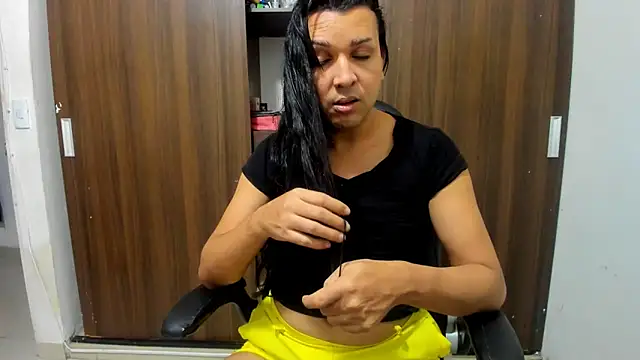 Snapshot of miss_bigcockts chatting on October 14, 5:19 am miss bigcockts online show from October 14, 5:19 am