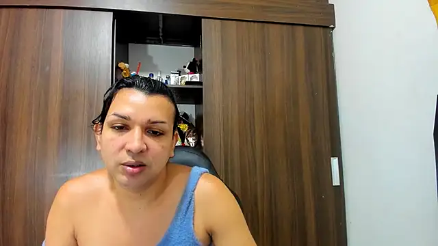 Snapshot of miss_bigcockts chatting on October 3, 6:59 am miss bigcockts online show from October 3, 6:59 am