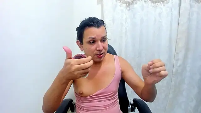 Snapshot of miss_bigcockts chatting on September 22, 10:32 am miss bigcockts online show from September 22, 10:32 am
