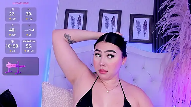 Snapshot of kitty_blueee chatting on November 12, 2:26 am kitty blueee online show from November 12, 2:26 am