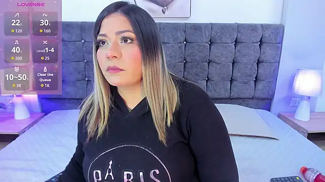 Snapshot of isabella_horney_ chatting on November 10, 8:25 pm isabella horney online show from November 10, 8:25 pm