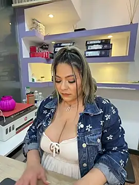 Snapshot of isabella_horney_ chatting on June 15, 12:05 pm isabella horney online show from June 15, 12:05 pm