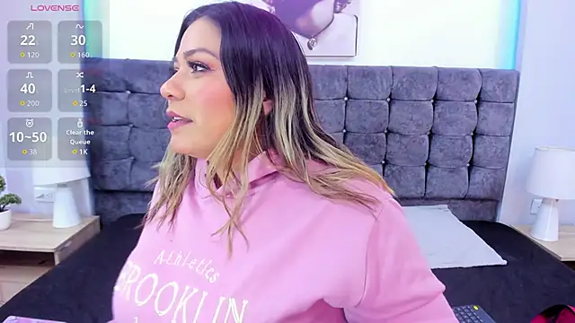 Snapshot of isabella_horney_ chatting on November 6, 8:24 pm isabella horney online show from November 6, 8:24 pm