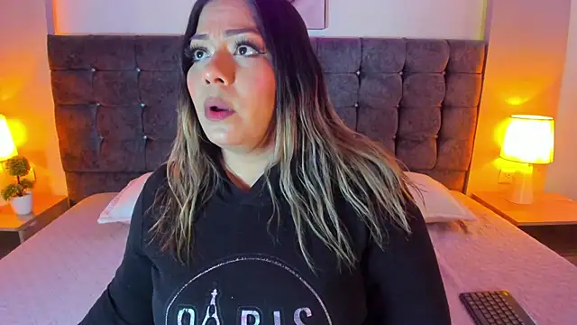 isabella horney  online show from January 8, 8:15 pm