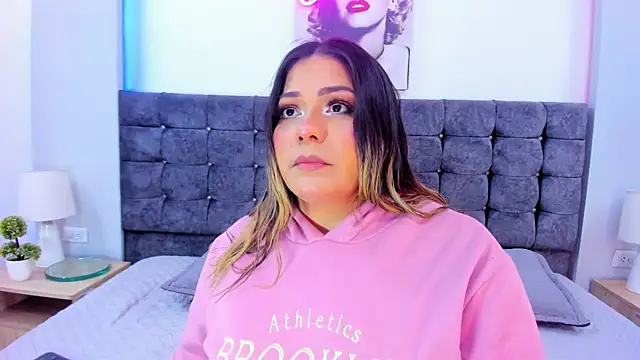 isabella horney  online show from December 22, 7:36 pm