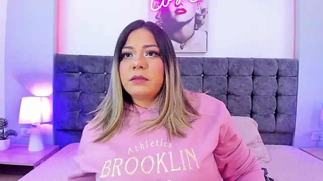 Snapshot of isabella_horney_ chatting on October 25, 5:57 pm isabella horney online show from October 25, 5:57 pm