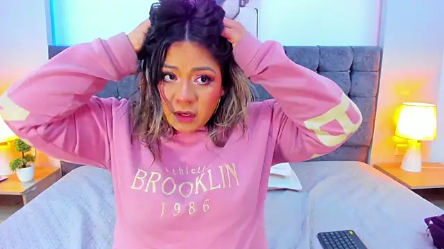 isabella horney  online show from January 10, 6:03 pm