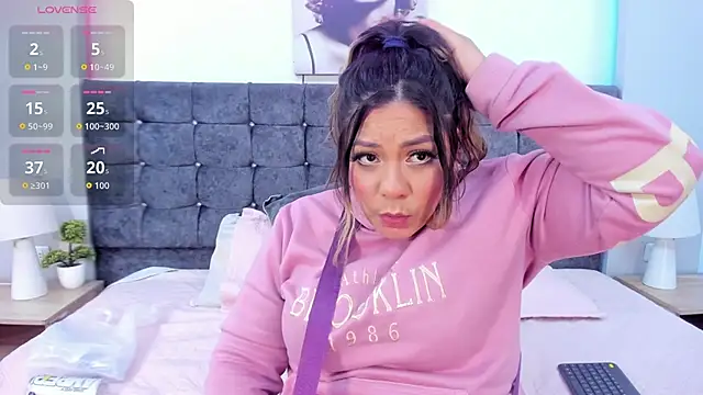 Snapshot of isabella_horney_ chatting on November 21, 8:08 pm isabella horney online show from November 21, 8:08 pm