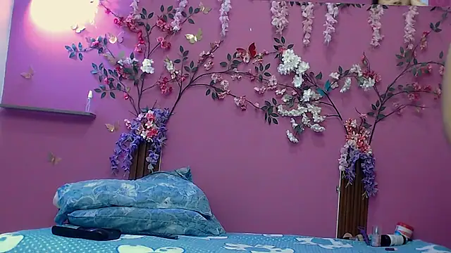 skinnybarbie022 online show from October 26, 1:39 am