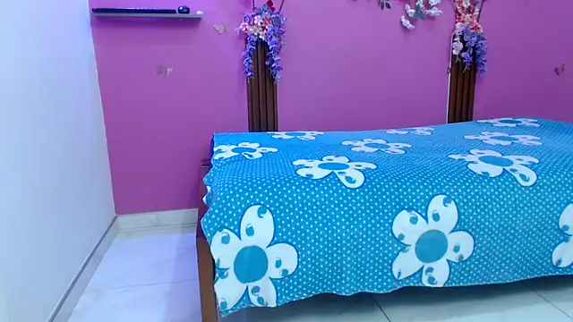 skinnybarbie022 online show from April 10, 12:06 am