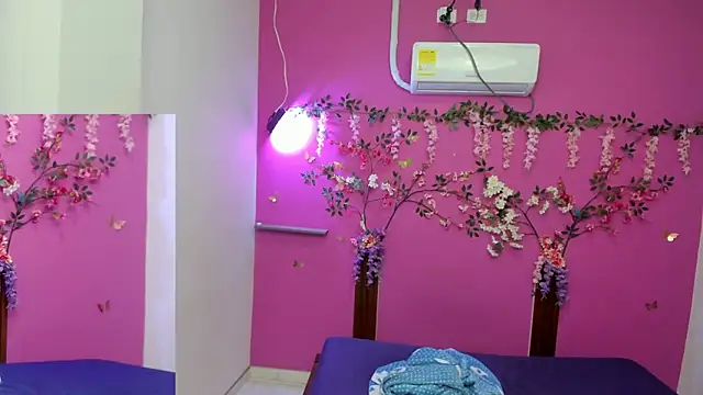 skinnybarbie022 online show from March 17, 12:35 am