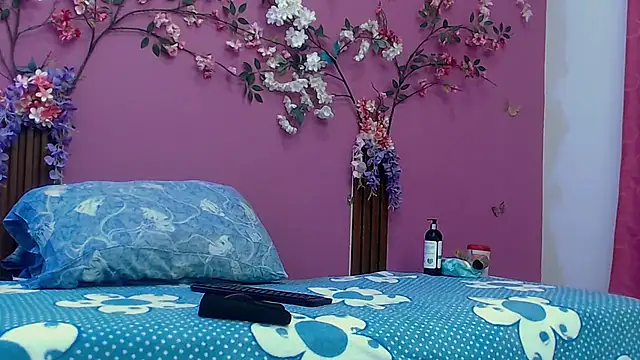 skinnybarbie022 online show from November 8, 1:20 am