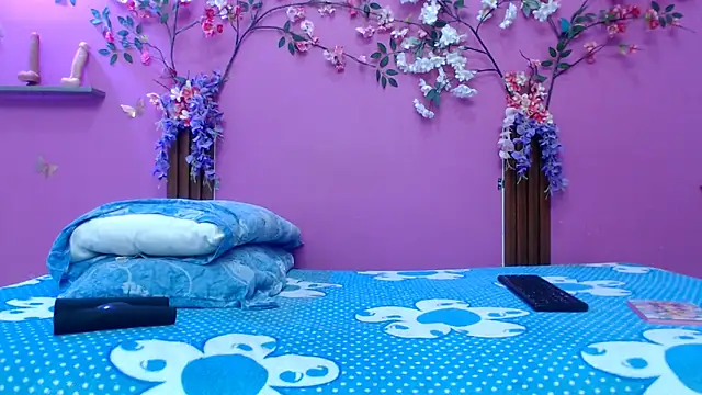 skinnybarbie022 online show from March 12, 1:33 am