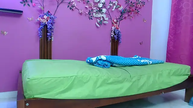 skinnybarbie022 online show from May 4, 12:14 am