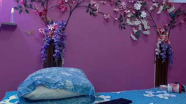 skinnybarbie022 online show from January 10, 12:28 am