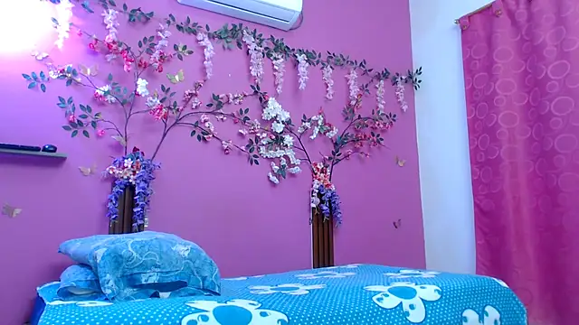 skinnybarbie022 online show from May 25, 12:21 am