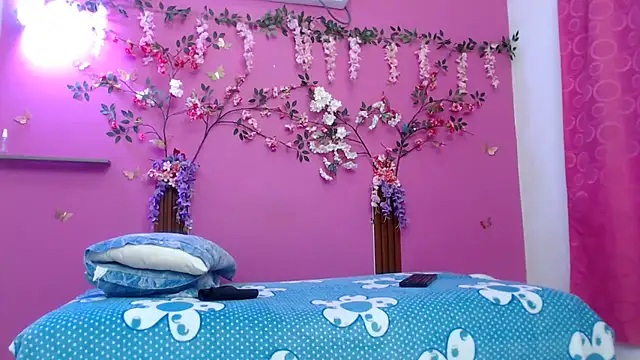 skinnybarbie022 online show from May 8, 12:47 am