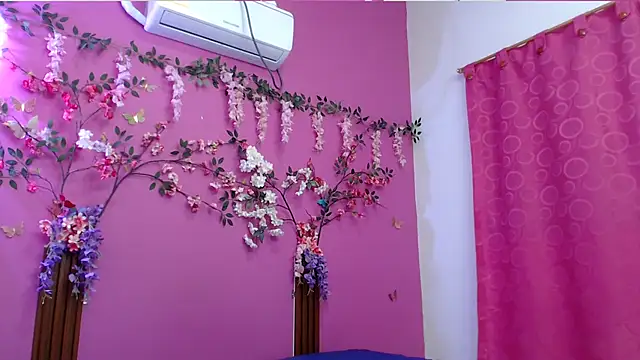 skinnybarbie022 online show from February 25, 2:01 am