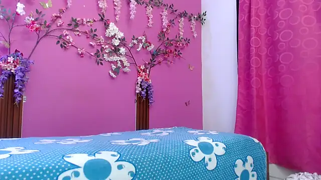 skinnybarbie022 online show from May 31, 12:16 am