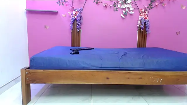 skinnybarbie022 online show from March 10, 12:25 am