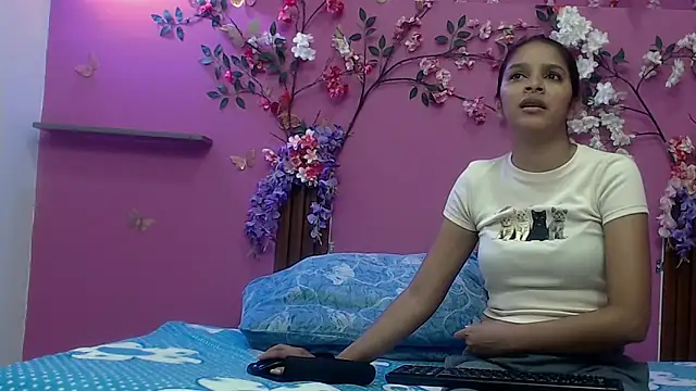 skinnybarbie022 online show from December 1, 12:11 am