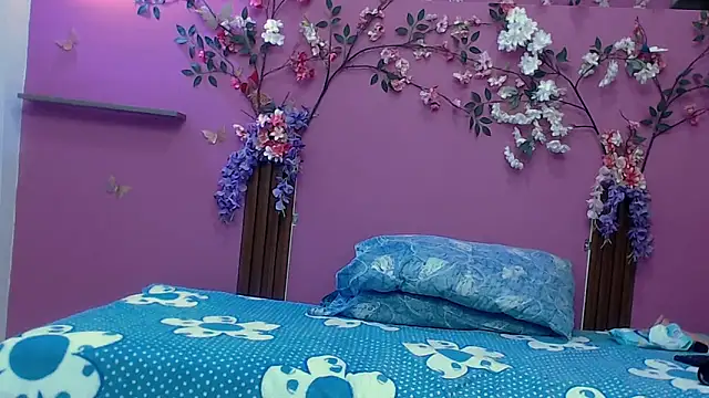 skinnybarbie022 online show from November 24, 12:32 am