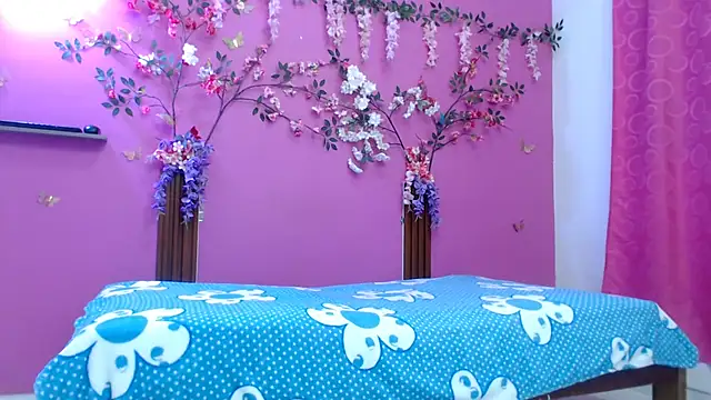 skinnybarbie022 online show from April 30, 12:28 am