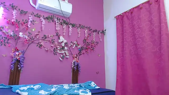 skinnybarbie022 online show from February 14, 12:55 am