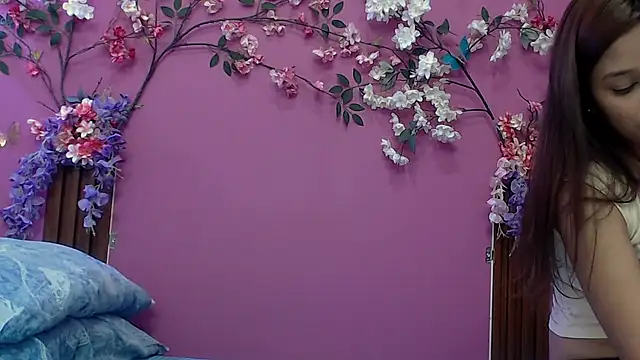 skinnybarbie022 online show from November 13, 12:47 am