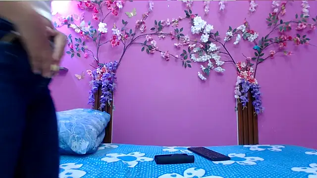 skinnybarbie022 online show from March 4, 12:40 am