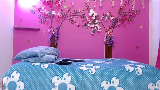 skinnybarbie022 online show from March 7, 12:28 am