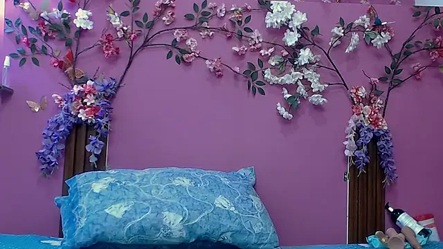 skinnybarbie022 online show from November 21, 1:04 am