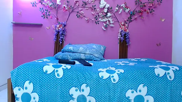 skinnybarbie022 online show from March 15, 12:17 am