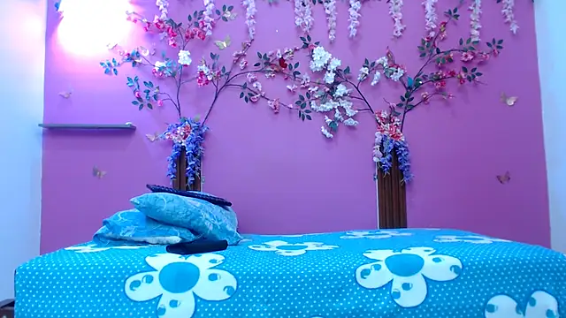 skinnybarbie022 online show from April 3, 12:39 am