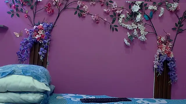 skinnybarbie022 online show from October 25, 1:05 am