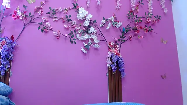 skinnybarbie022 online show from April 6, 12:06 am