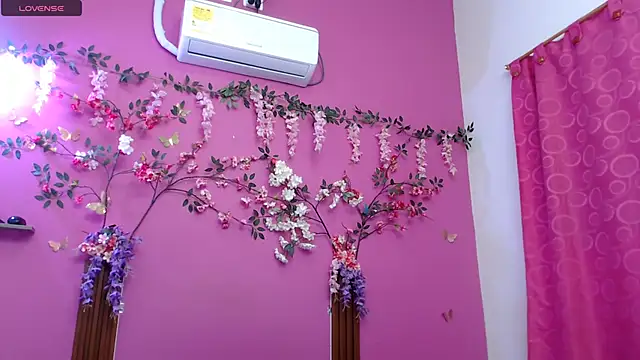 Snapshot of skinnybarbie022 chatting on June 26, 12:49 am skinnybarbie022 online show from June 26, 12:49 am